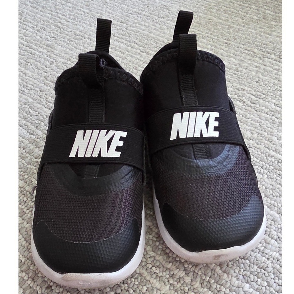 Nike Flex Runner Kids Slip On Sneakers Black White AT4663-001